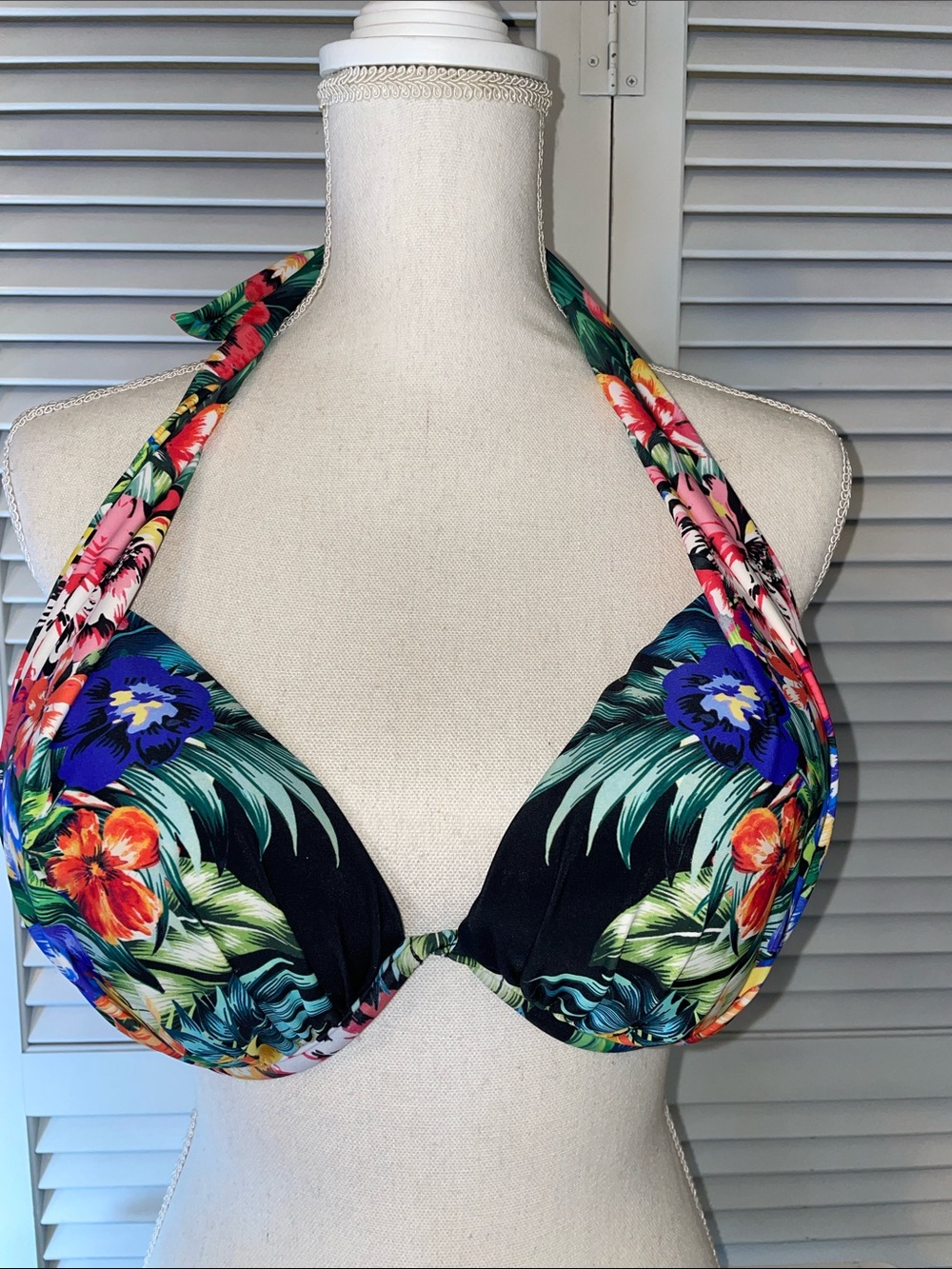 LN-VENUS Black Floral Halter Bikini Top with Multicolor Tropical Print 38DD/40D